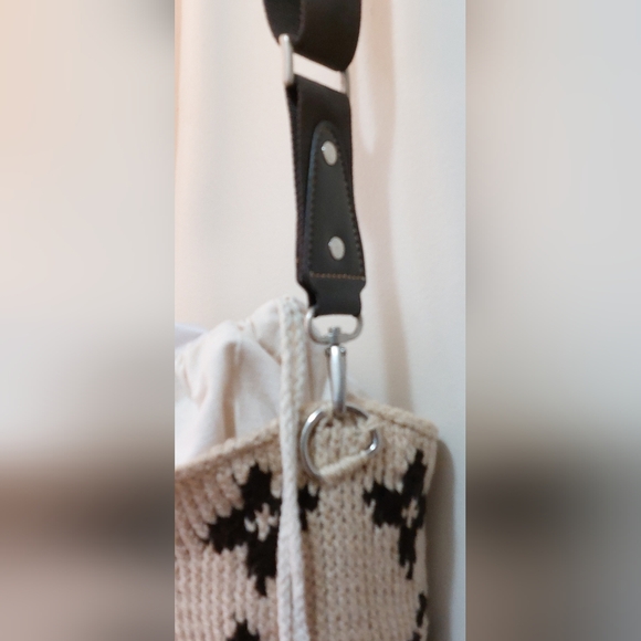 Louis Vuitton Beige Knit Crossbody Bag With LV Logo Front/Back - Picture 4 of 6